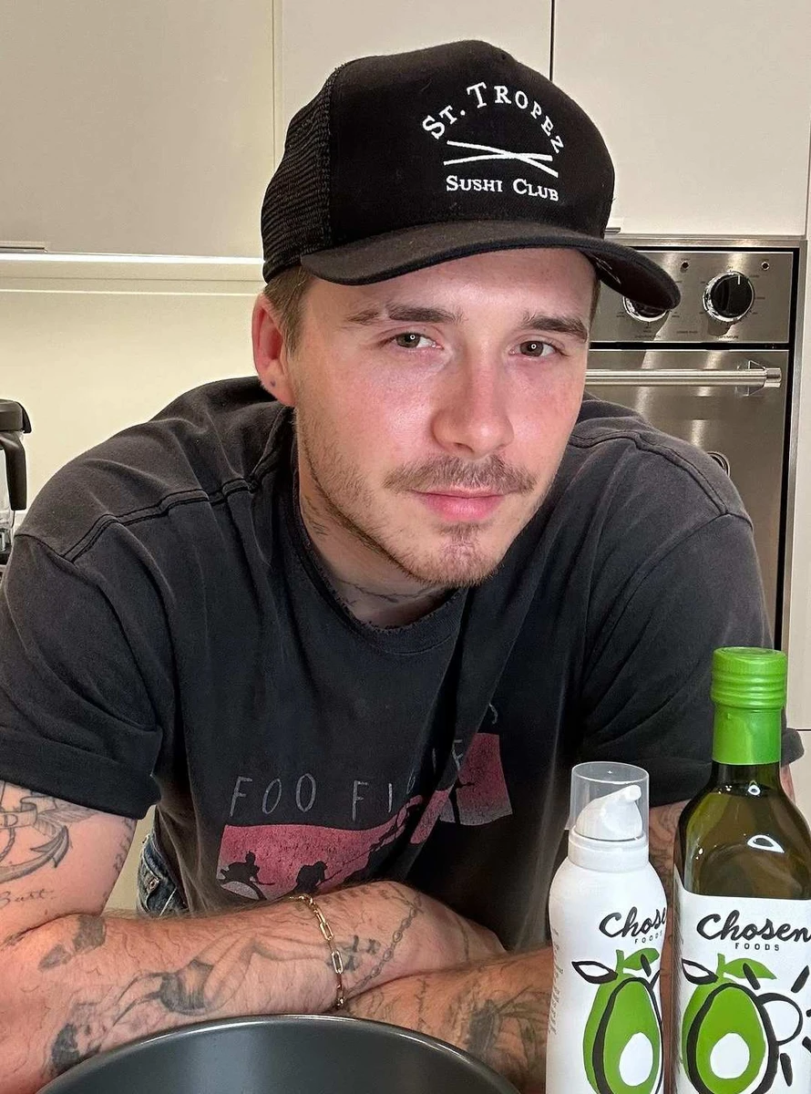 Одна з претензій, які висувають підписники Брукліну, те, що він готує з дуже дорогих продуктів, зокрема для смаження бере олію авокадо