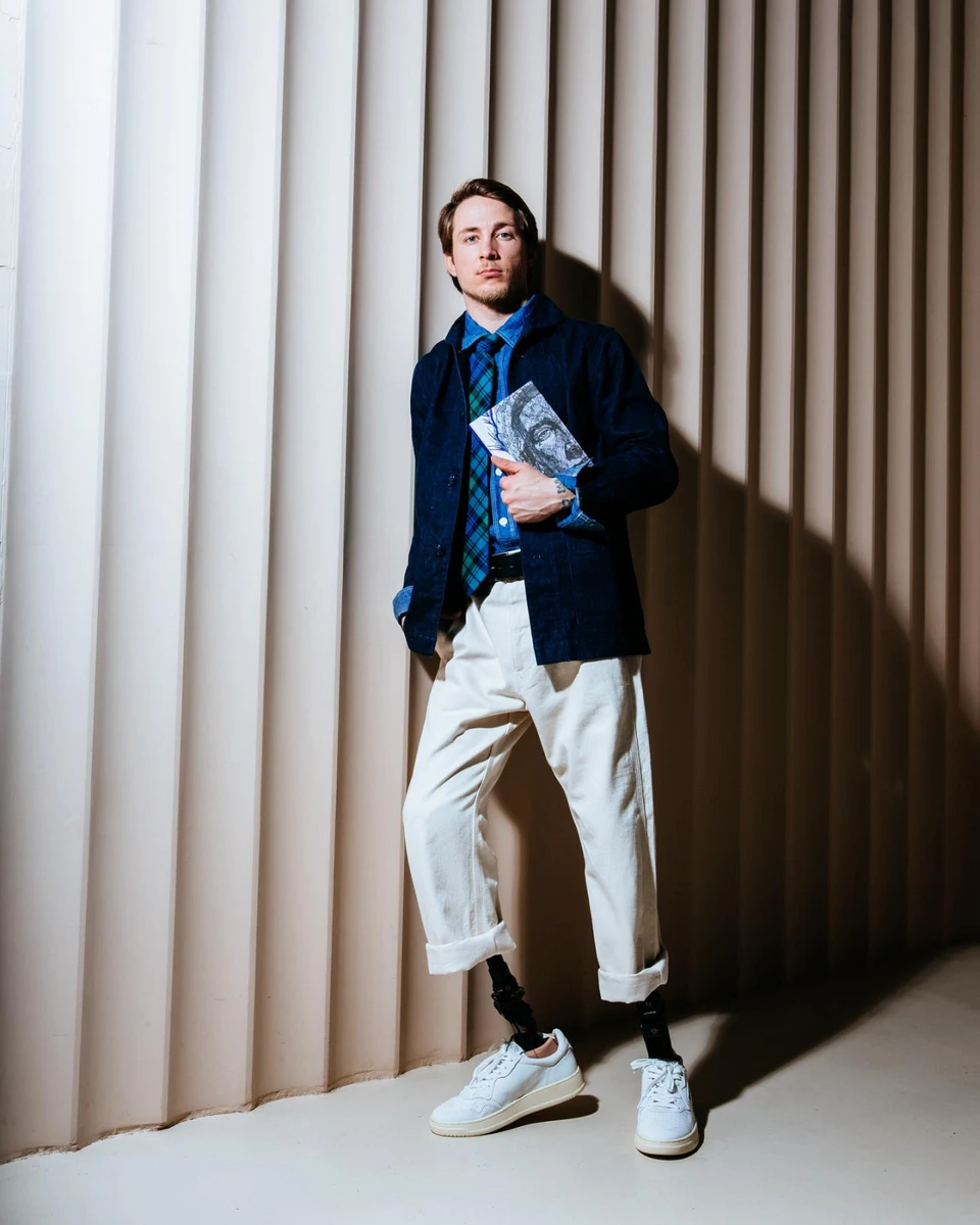 28-річний Олександр є автором книги Історія впертого чоловіка