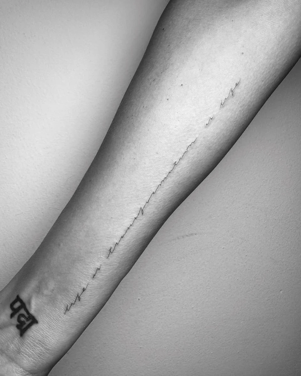 Альба набила символічне татуювання після розриву з чоловіком