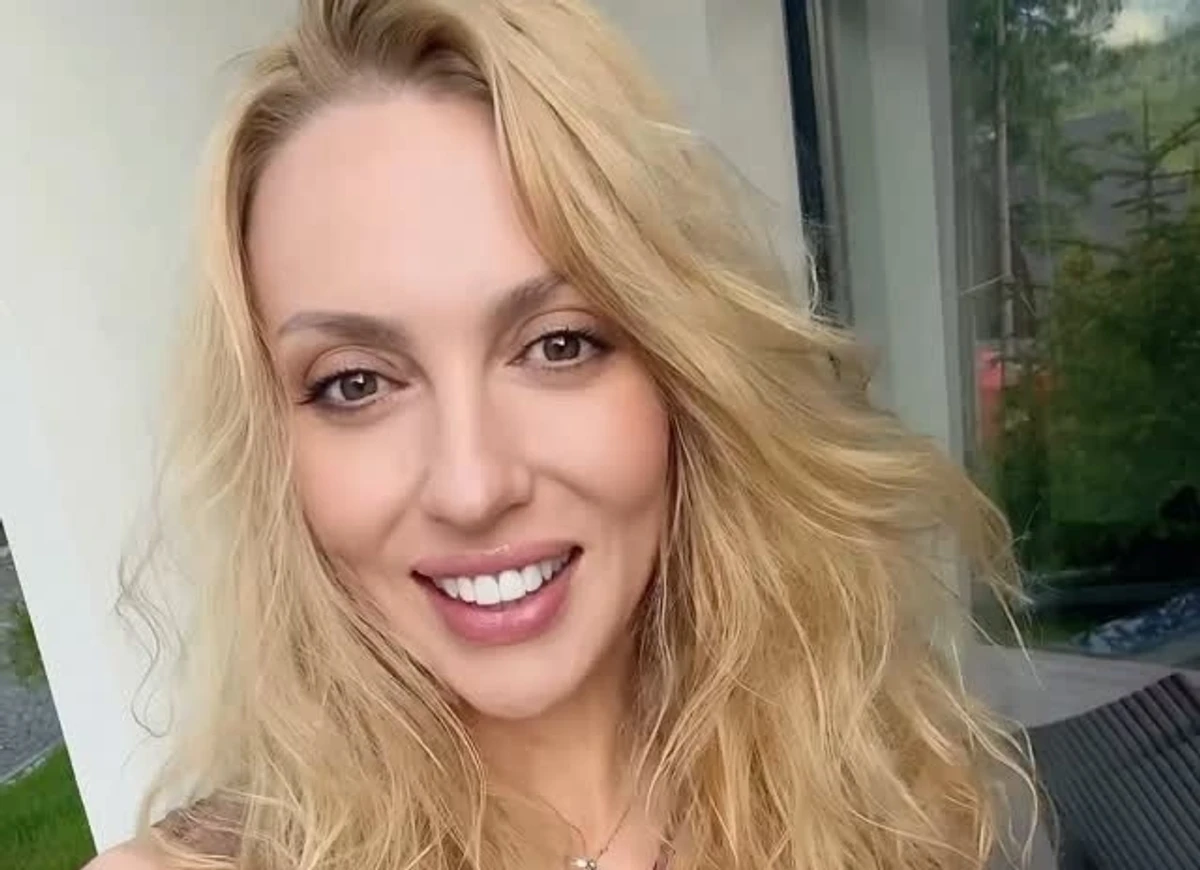 Оля Полякова