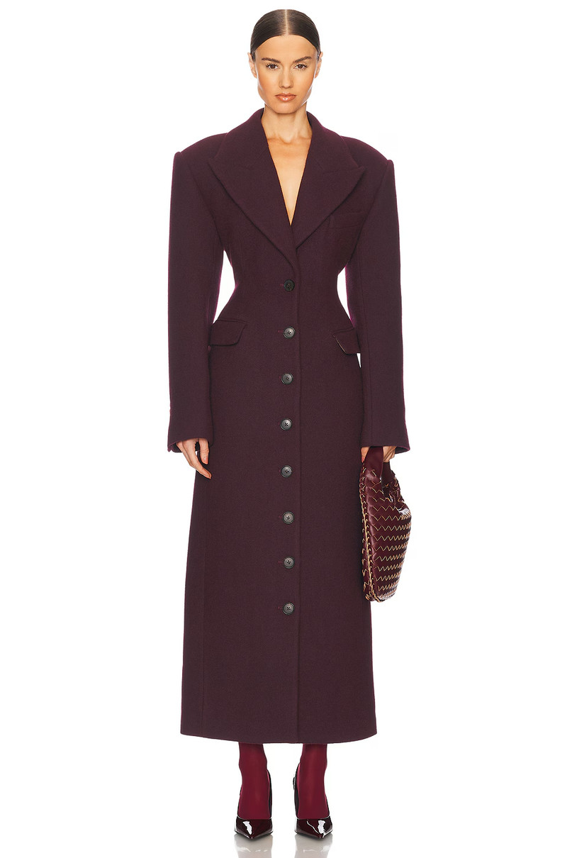 Образ з силуетним пальто