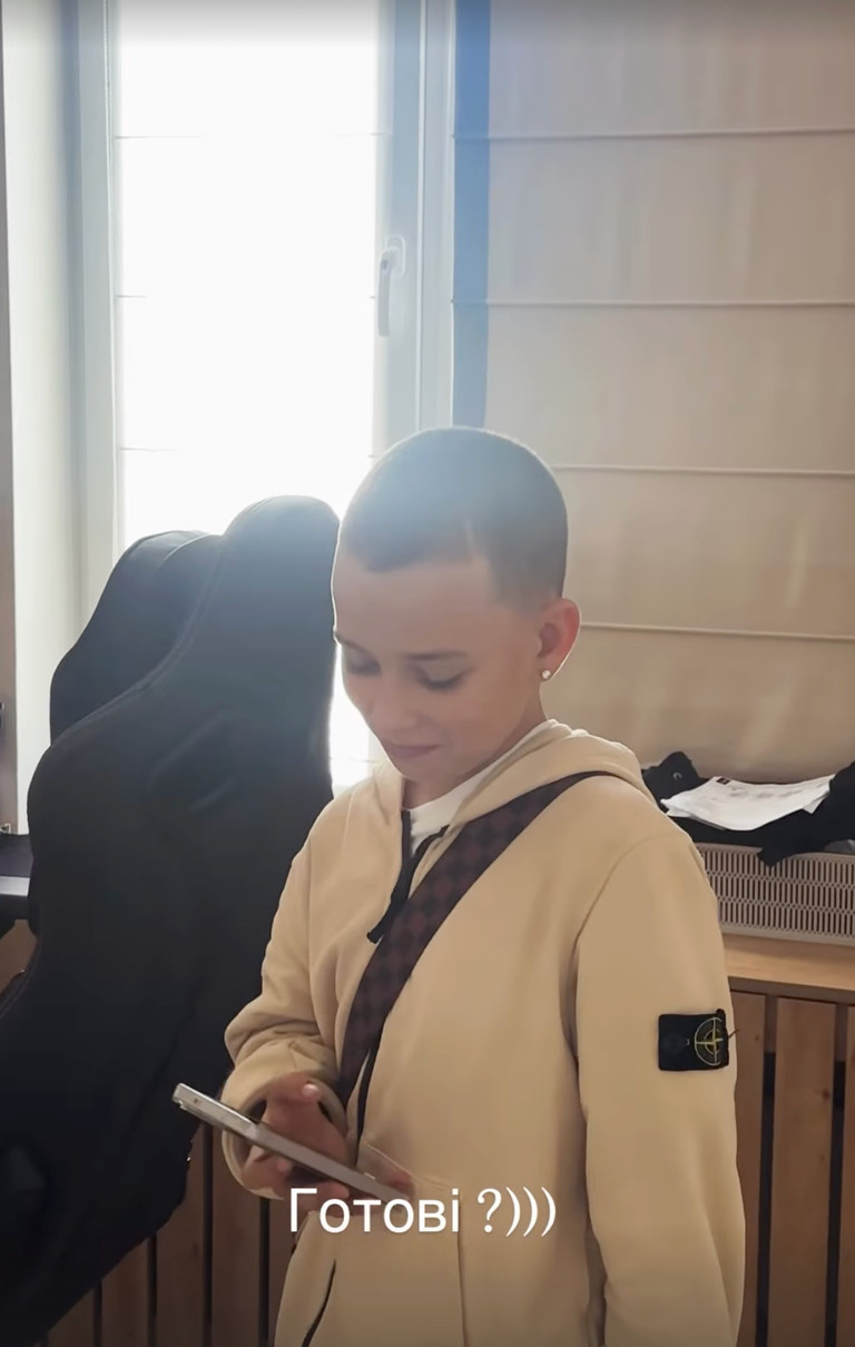 Ксенія Мішина насмішила мережу зачіскою сина після невдалої стрижки