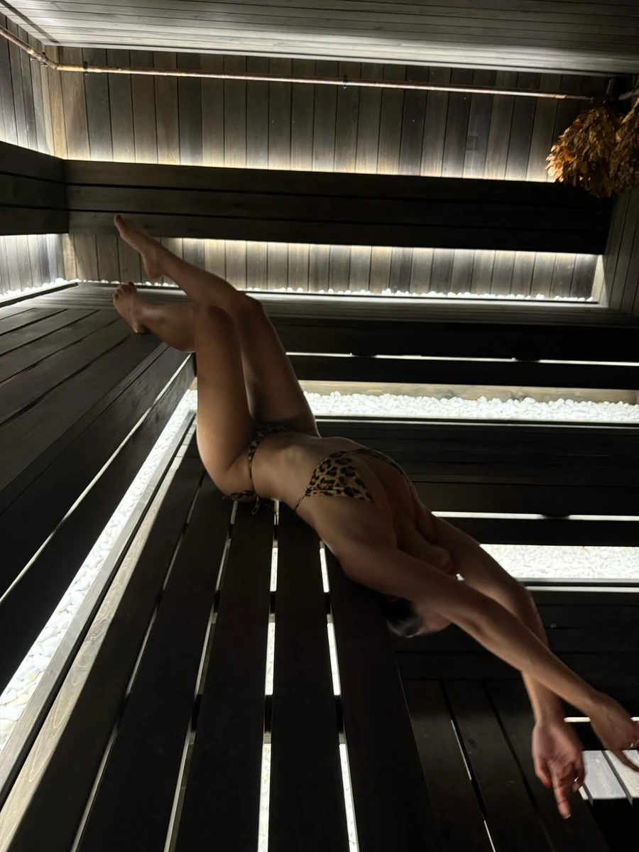 Анна Неплях наробила фото у лазні