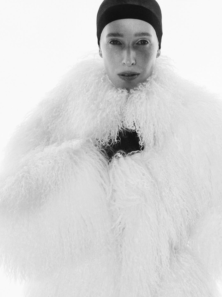 Катерина Осадча показалася у волохатій шубі