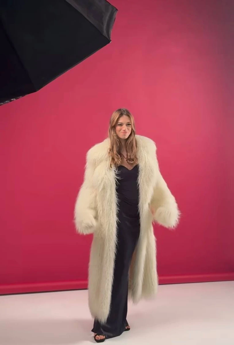 До слова, невідомо, де зараз проживає Сара. Минулого місяця дівчина показувала світлини зі Швейцарії