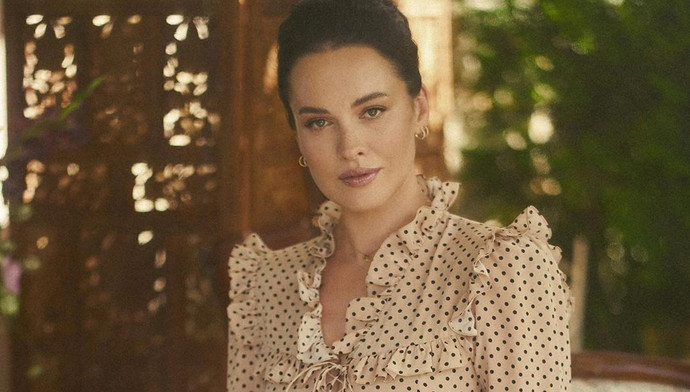 Даша Астаф'єва з книжкою