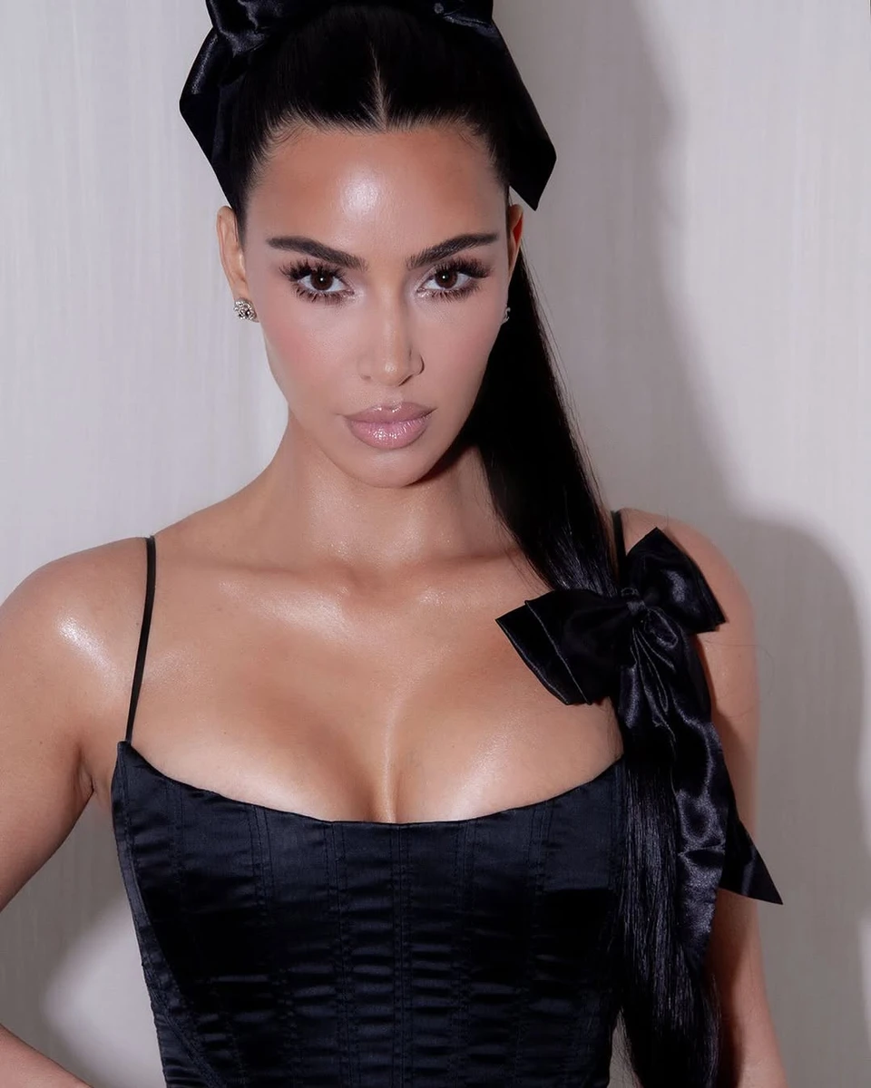 Кім Кардашян попозувала у сексі луці