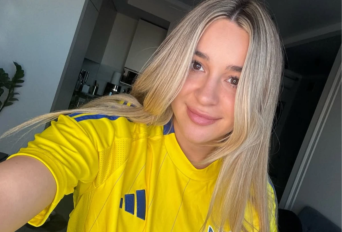 Анжеліка Терлюга робить селфі