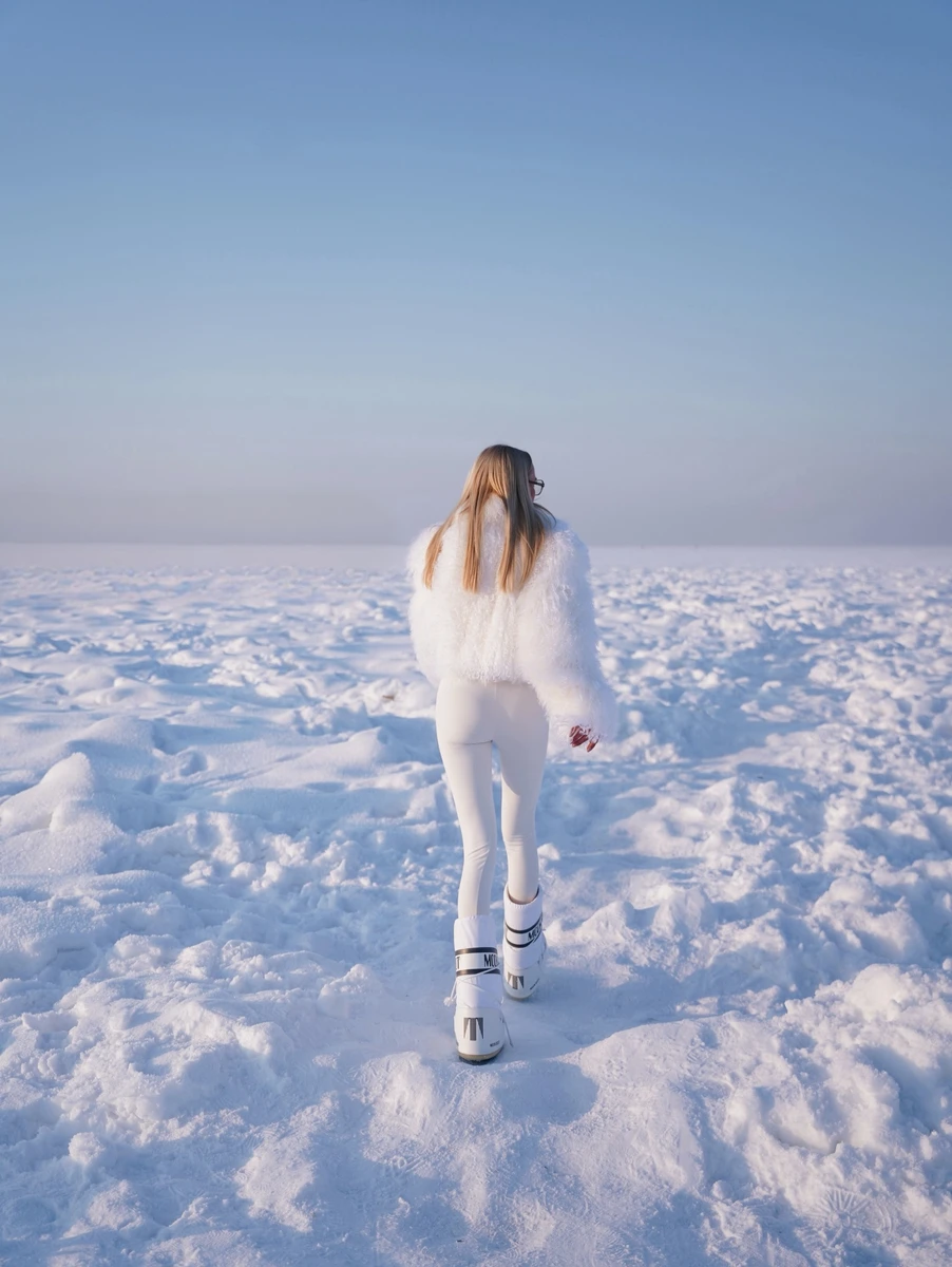 Лук Світлани підкреслив її стрункість 