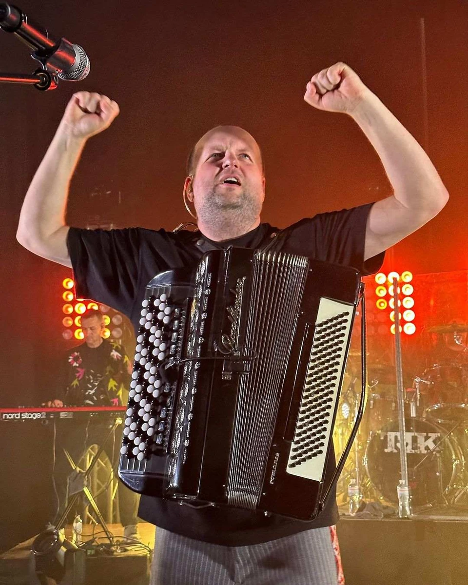 Позбувшись трьох відер води, лідер ТІК може жвавіше стрибати з баяном і не потерпати від задишки