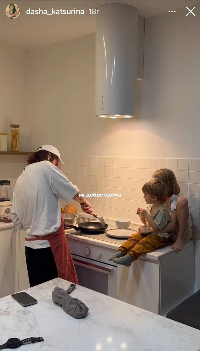 Милий затишний матріархат:)