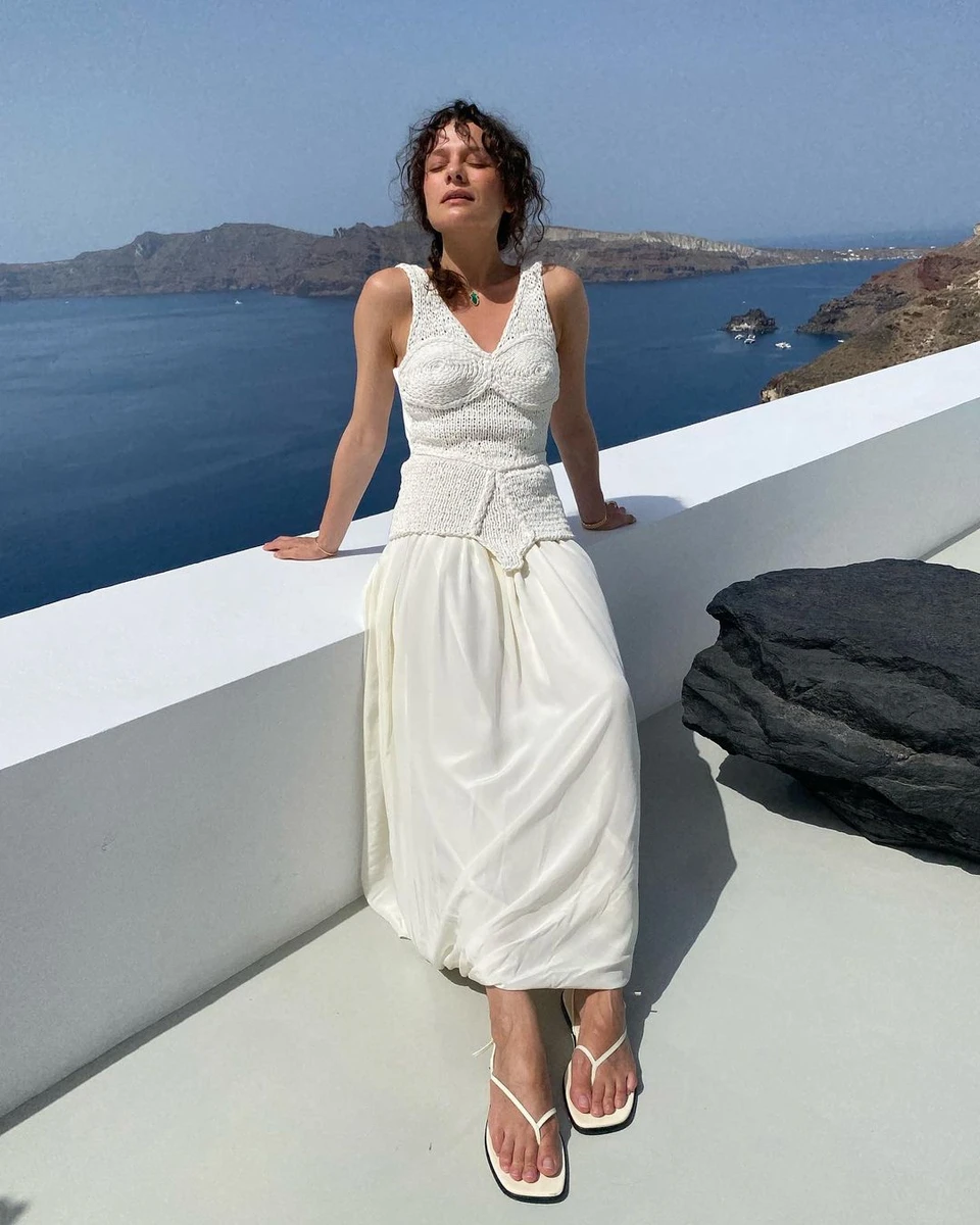 Тотал white ідеально пасуватиме цьому літу