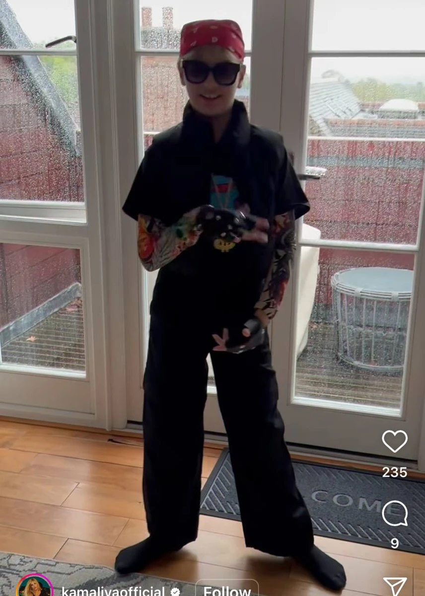 Схоже, дівчата обрали інший стиль музики, ніж їхня мама 