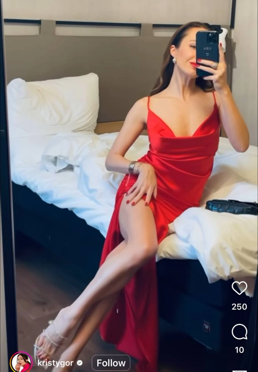 ексдружина Остапчука посвітила ногами