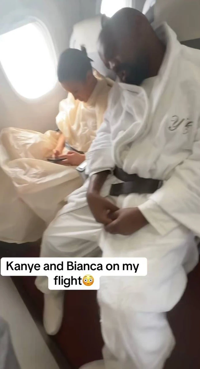 Каньє Вест із дружиною у літаку