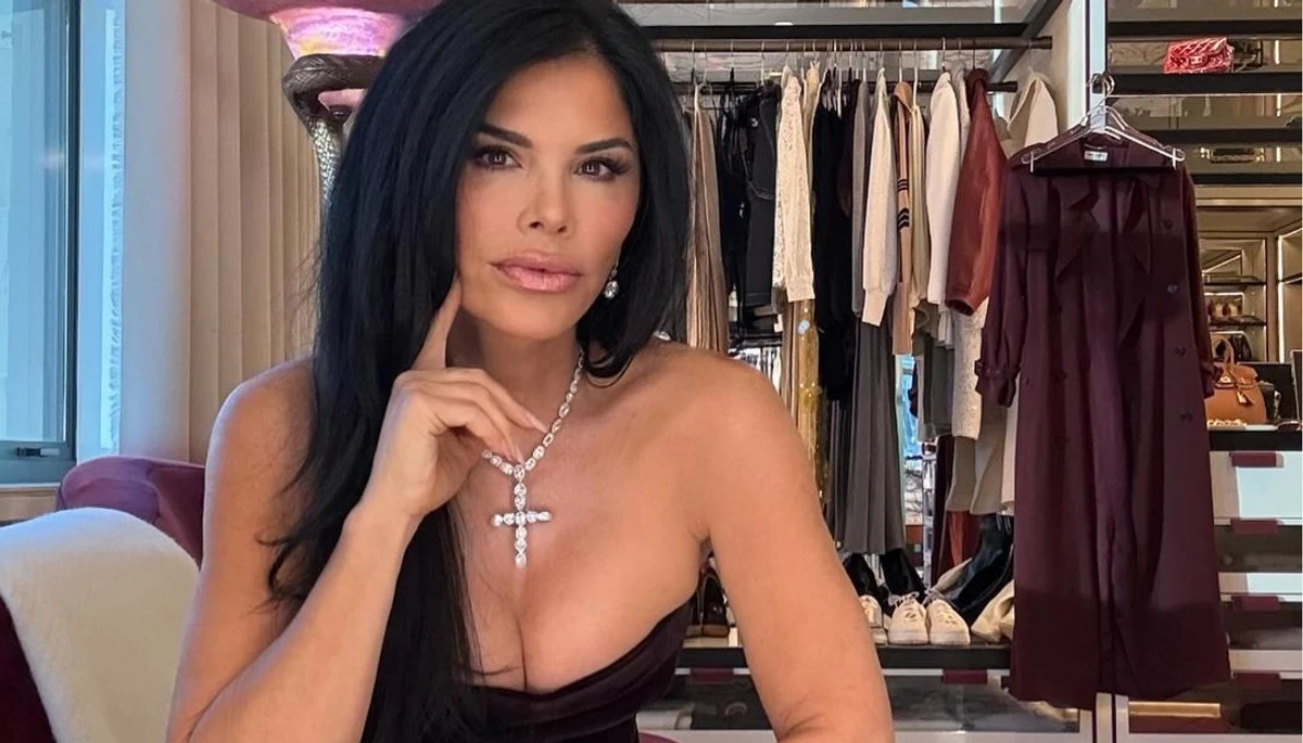 Лорен Санчес позує для фото