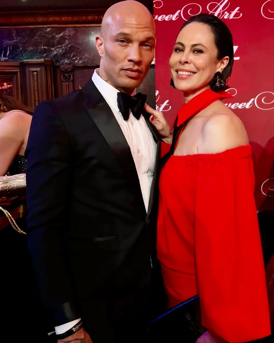 Ексдружина Кличка підкорила світський вечір своїм бездоганним стилем