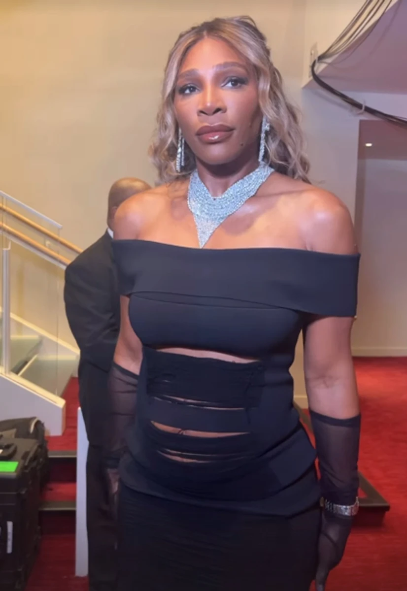 Серена Вільямс попозувала в сукні з розрізами