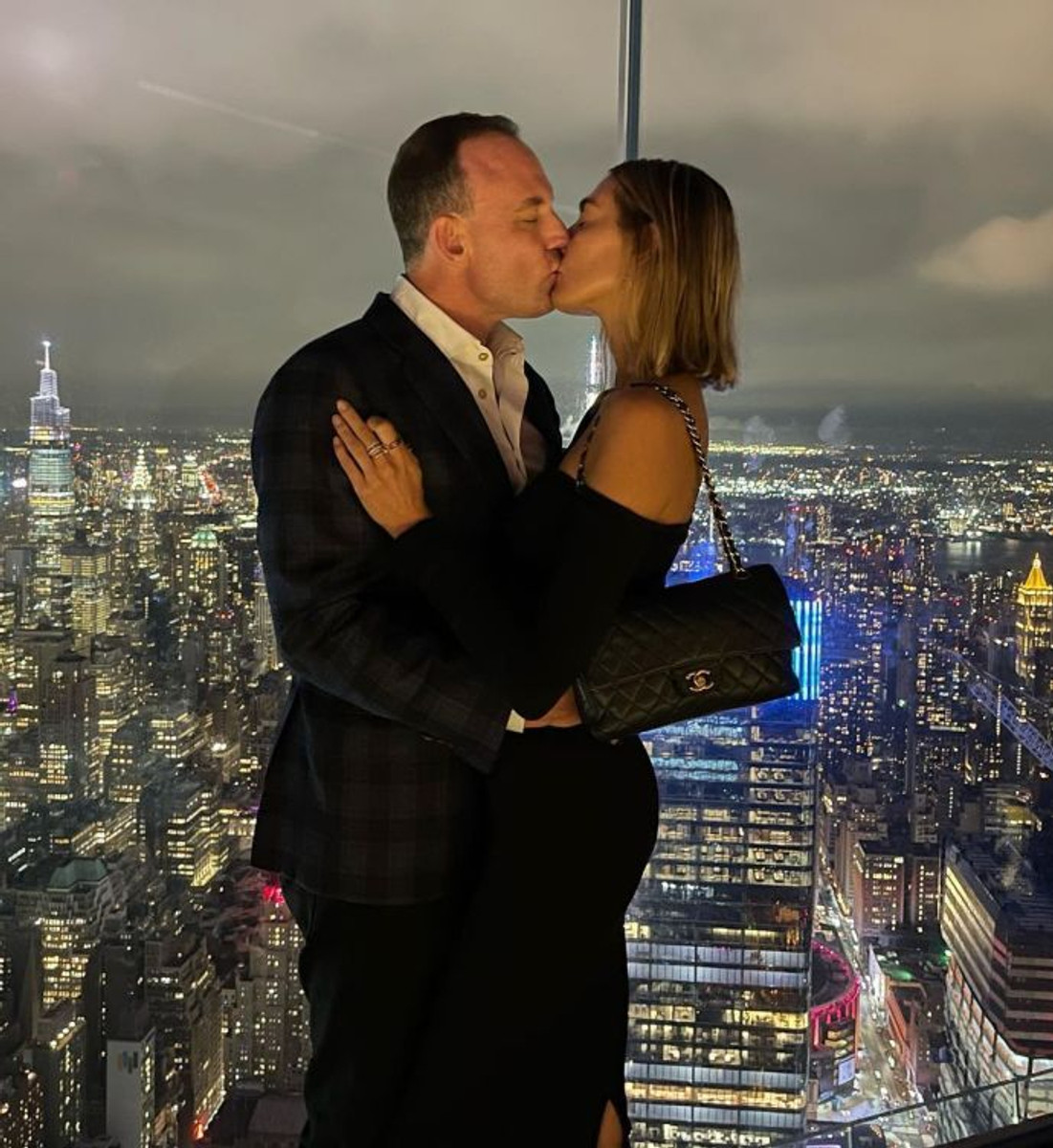 Аліна Байкова цілується з колишнім бойфрендом