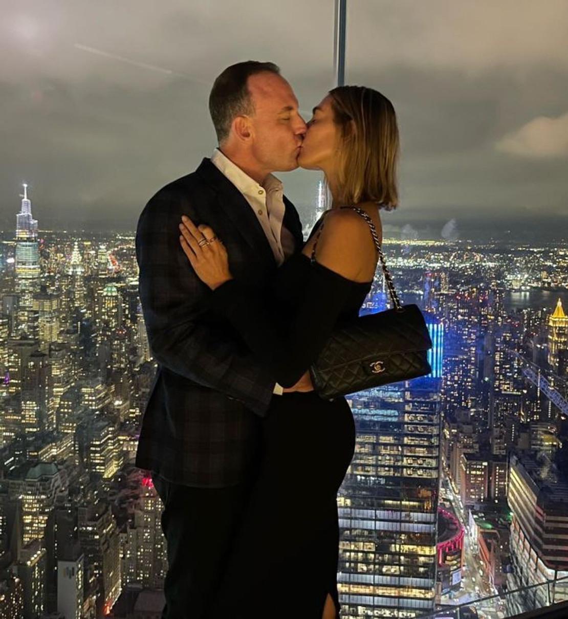 Аліна Байкова цілується з колишнім бойфрендом