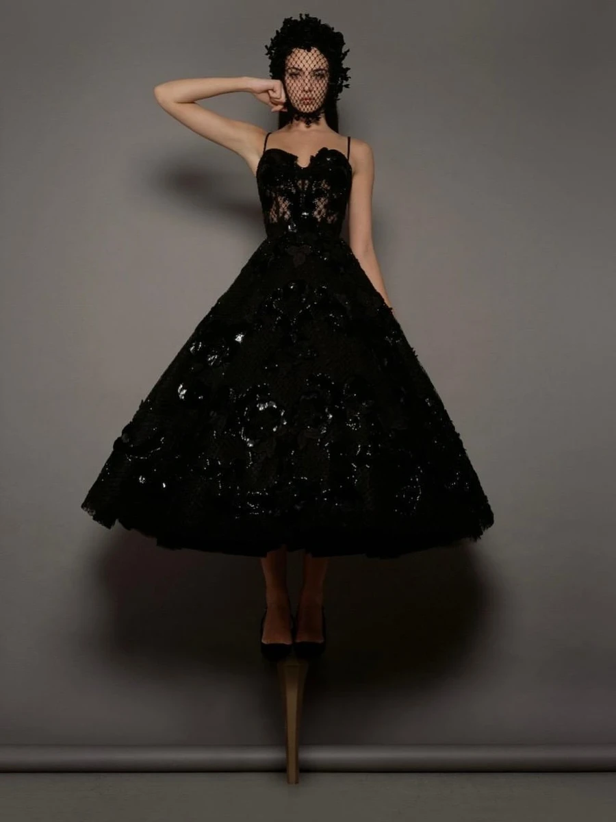 Дева Кассель знялася для журналу з сіткою на обличчі