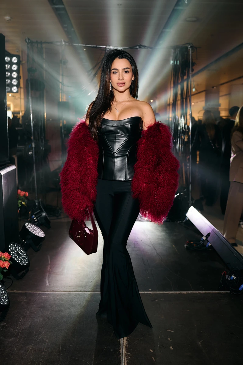 Анна Трінчер на шоу Івана Фролова