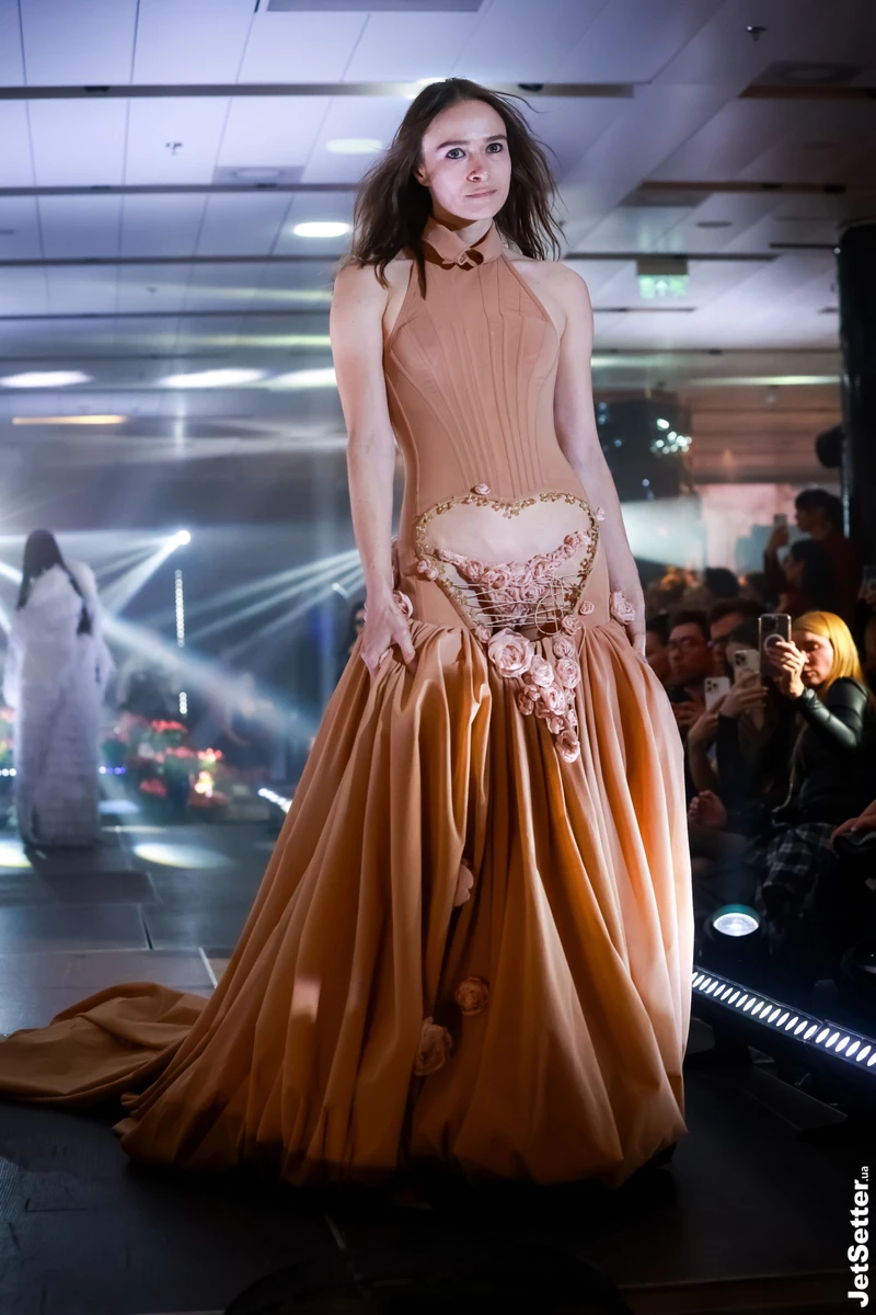 Надія Шаповал в сукні Фролова