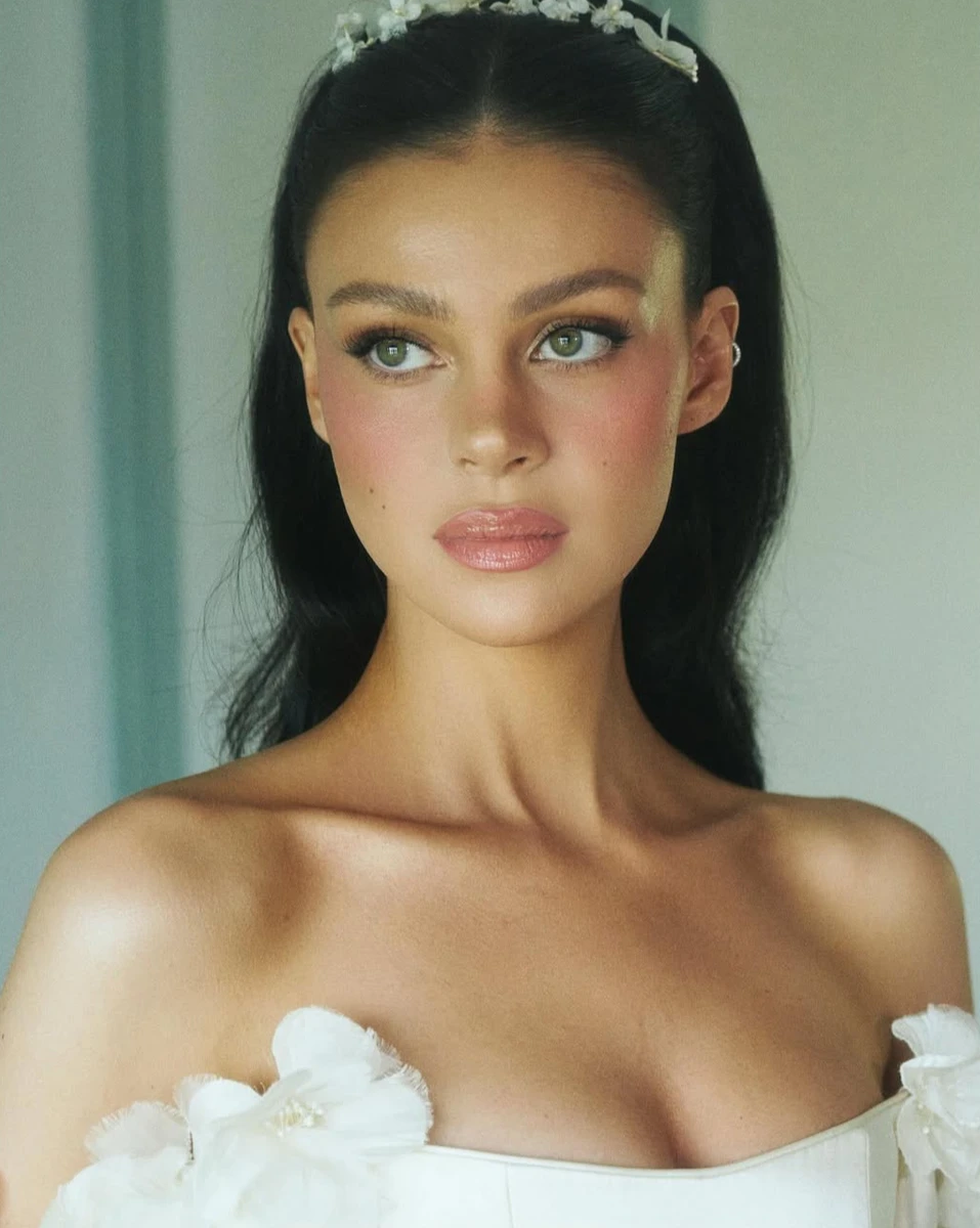 Дружина сина Бекхемів повторила весільний лук своєї мами на власній церемонії