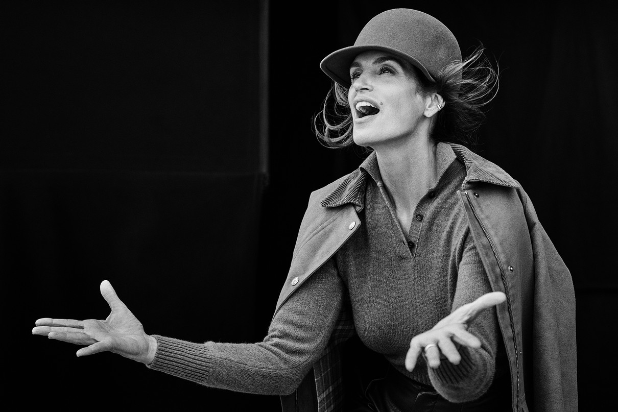 Сінді Кроуфорд ефектно попозувала для обкладинки глянцю