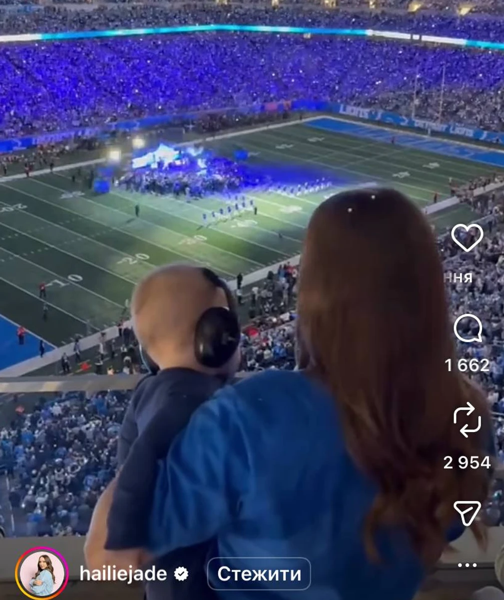 Донька Емінема показалася з сином на його виступі