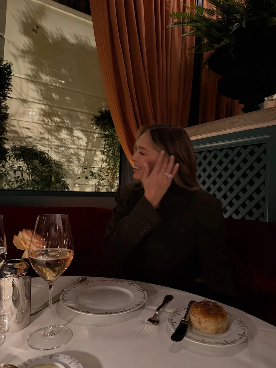 Віра Брежнєва показала каблучку на безіменному пальці