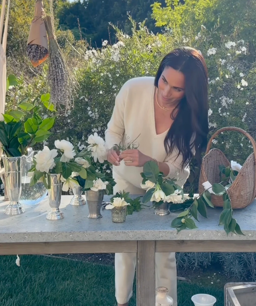 Меган Маркл похвалилася допомогою сина і дочки на подвір'ї