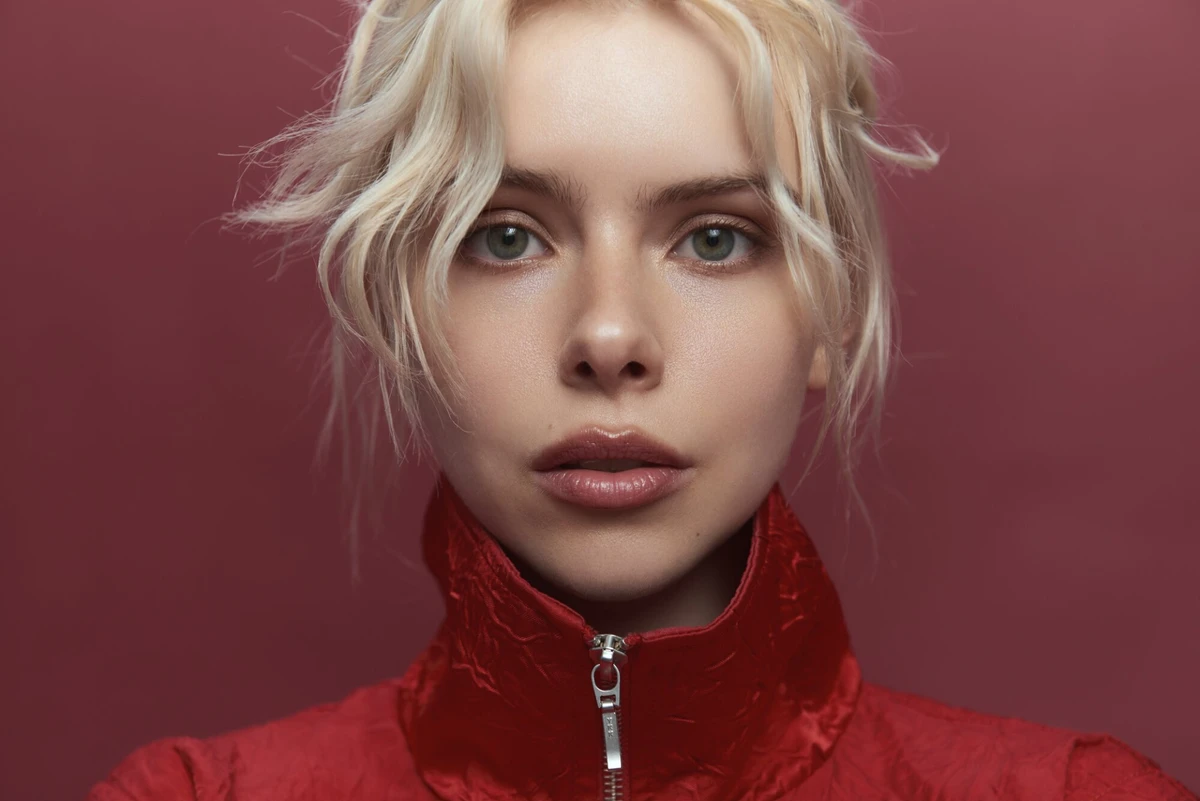 Маша Кондратенко випустила емоційну пісню про кохання