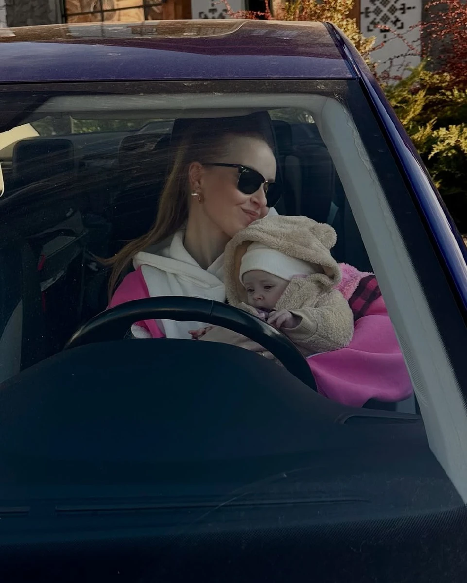 Сагайдачна за кермом з донькою