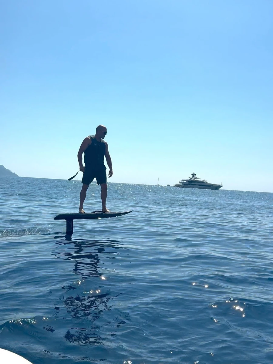 Спортивний Стейтем любить активний відпочинок 