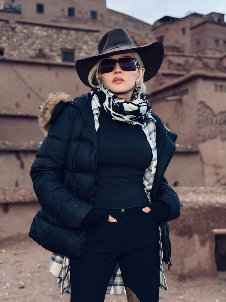 Мадонна в обтислих штанах ефектно попозувала в Марокко