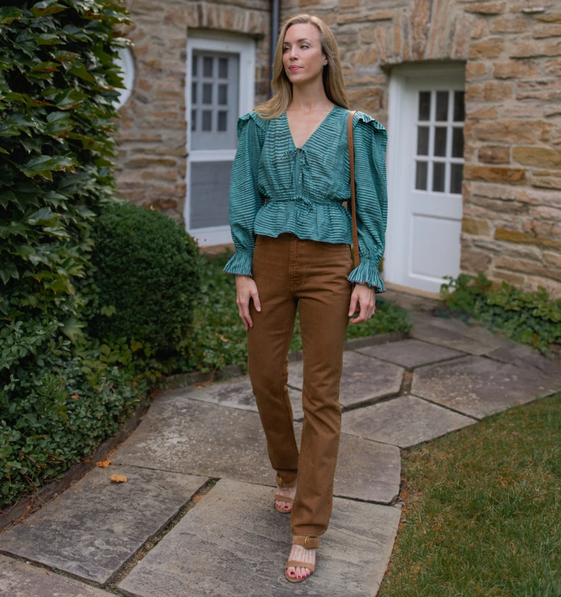 Коричневий і бірюзовий - трендові кольори на весну 2026