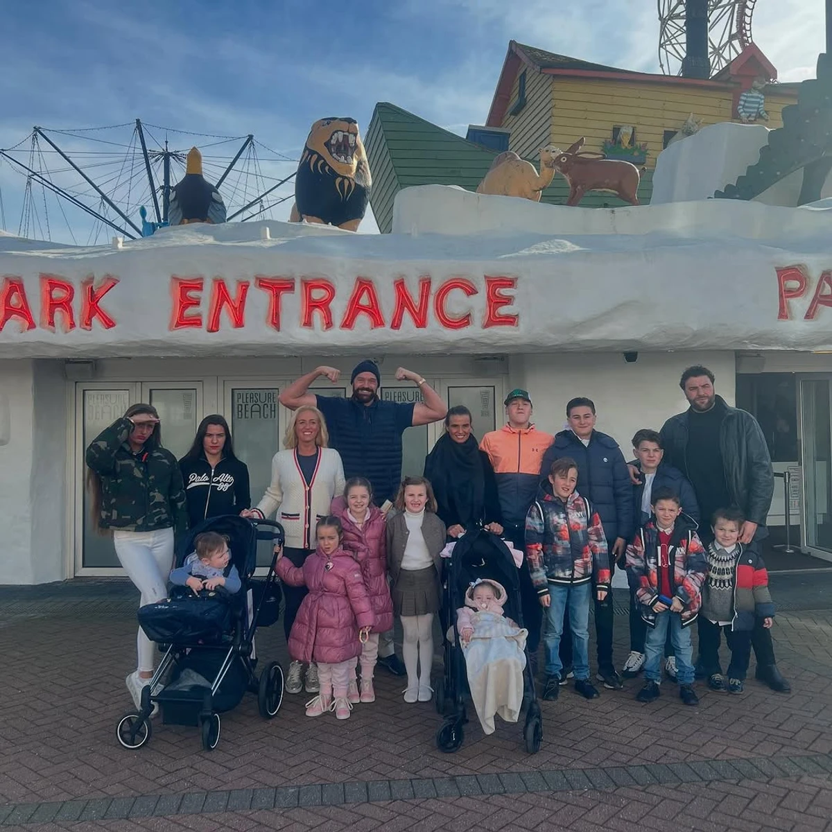 Боксер Тайсон Ф'юрі з дружиною привітали сина з 6-річчям