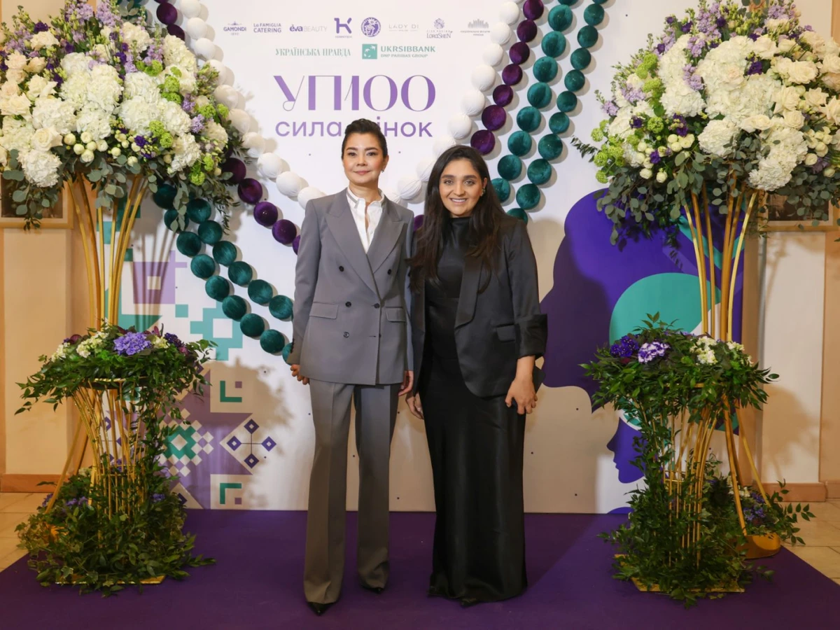 Севгіль Мусаєва і лауреатка премії у категорії Креативні індустрії, дизайнерка Ельвіра Гасанова 