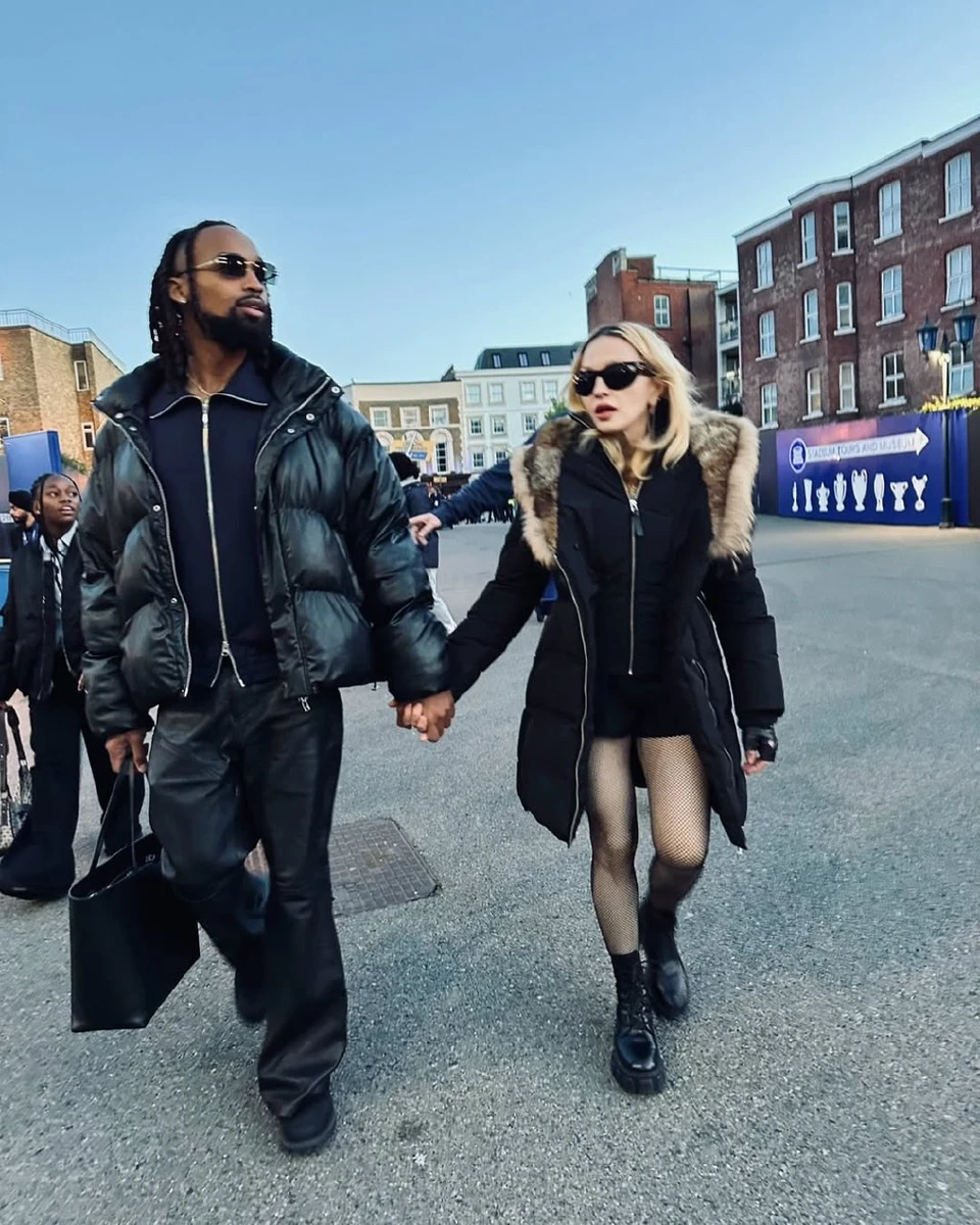 Мадонна з коханим