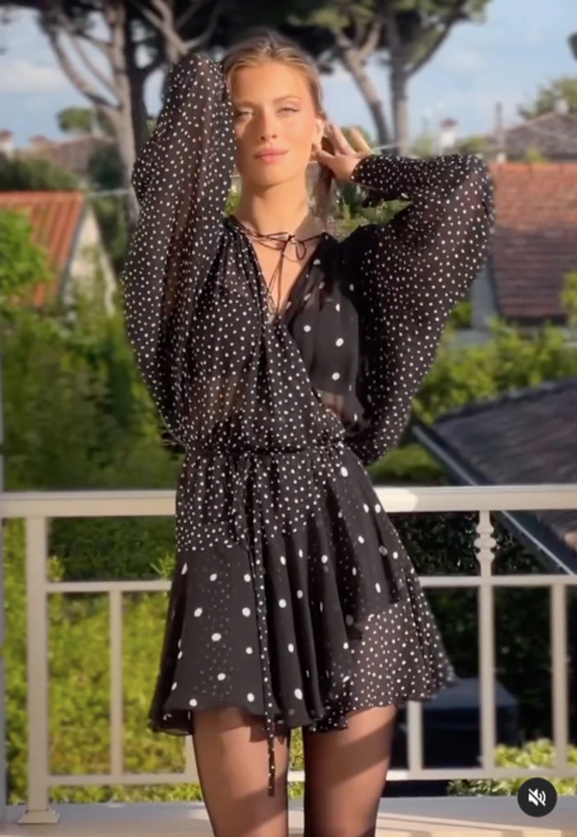 Онука Ротару засвітила фігуру в коротенькій сукні