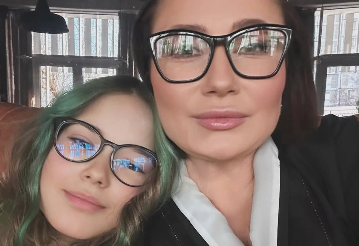 Олена Мозгова показала картину молодшої дочки і розповіла про її виставку