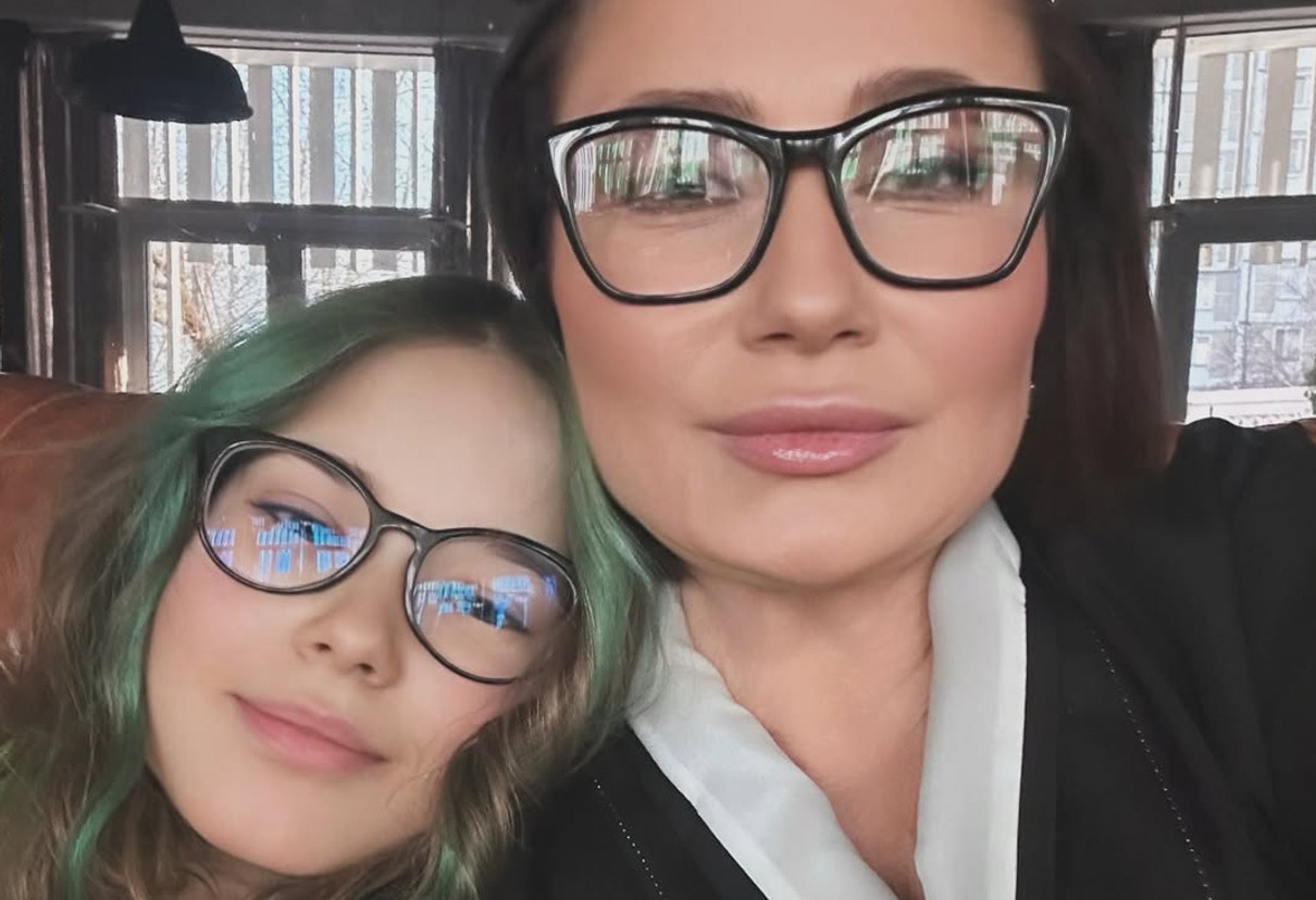 Олена Мозгова показала картину молодшої дочки і розповіла про її виставку