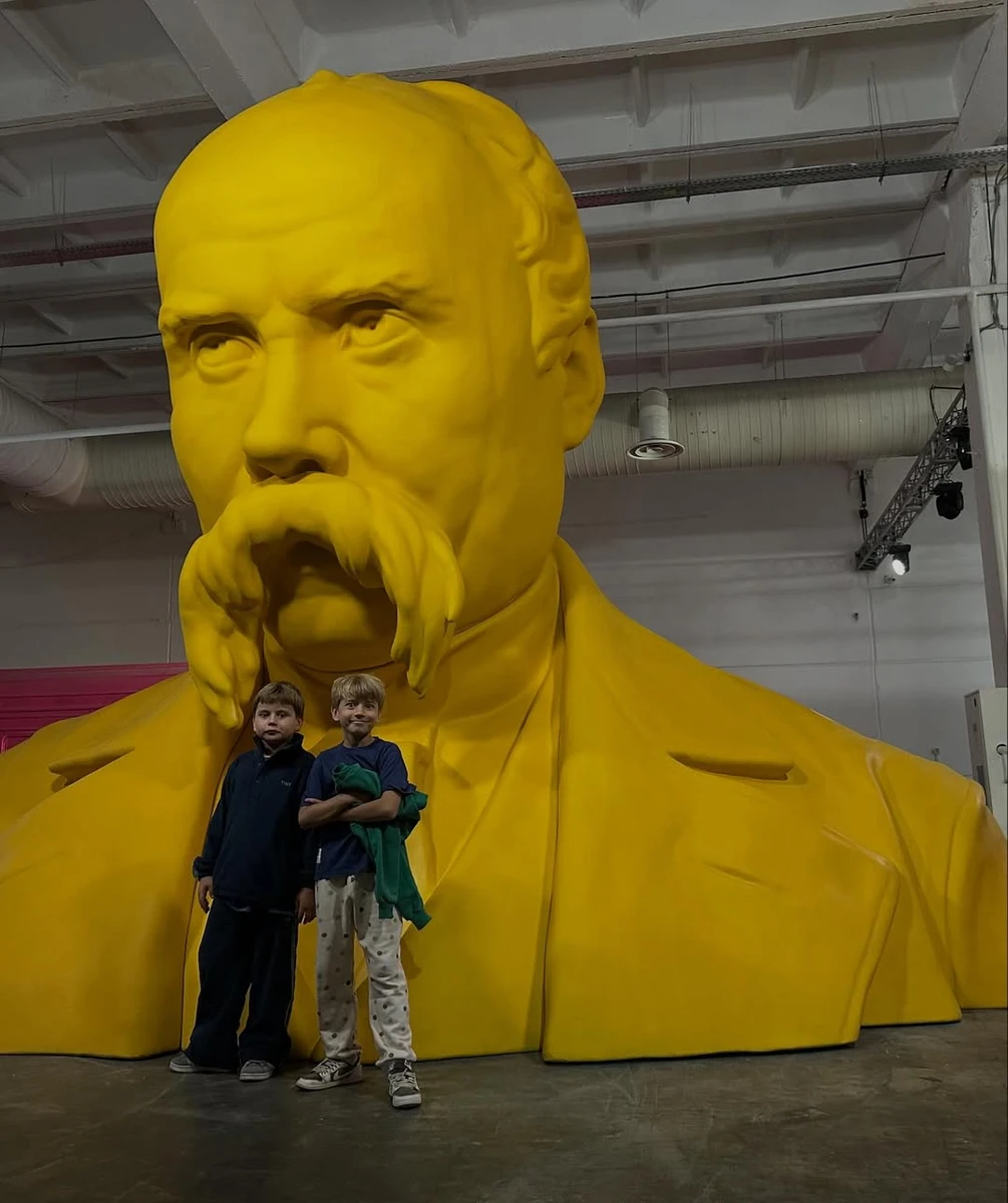 Старші діти Монатіка на фото