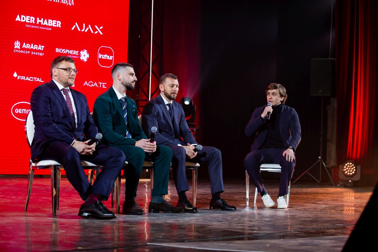 Де б ви ще побачили на одній сцені Михайла Ткача та керівників САП і НАБУ?