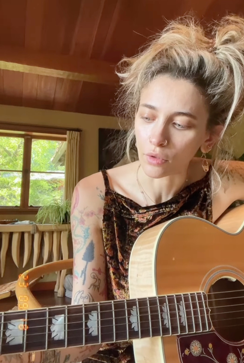 Донька Майкла Джексона поділилася особистим роликом про труднощі підтримки тверезості