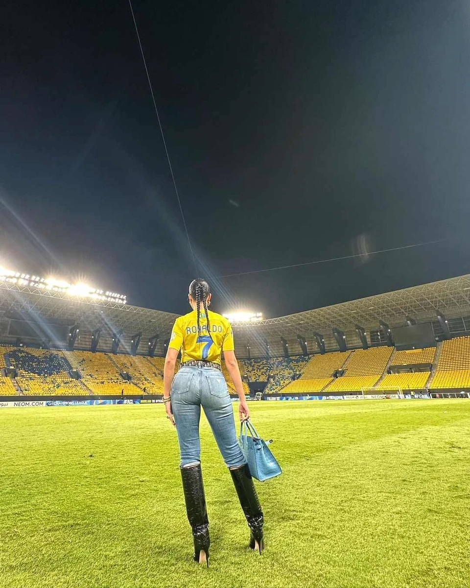 А на таких підборах точно можна виходити на поле?