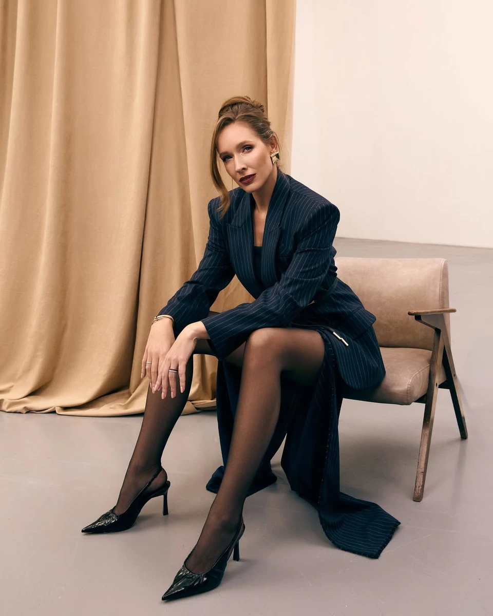 Катерина Осадча знялася у модній максі-спідниці