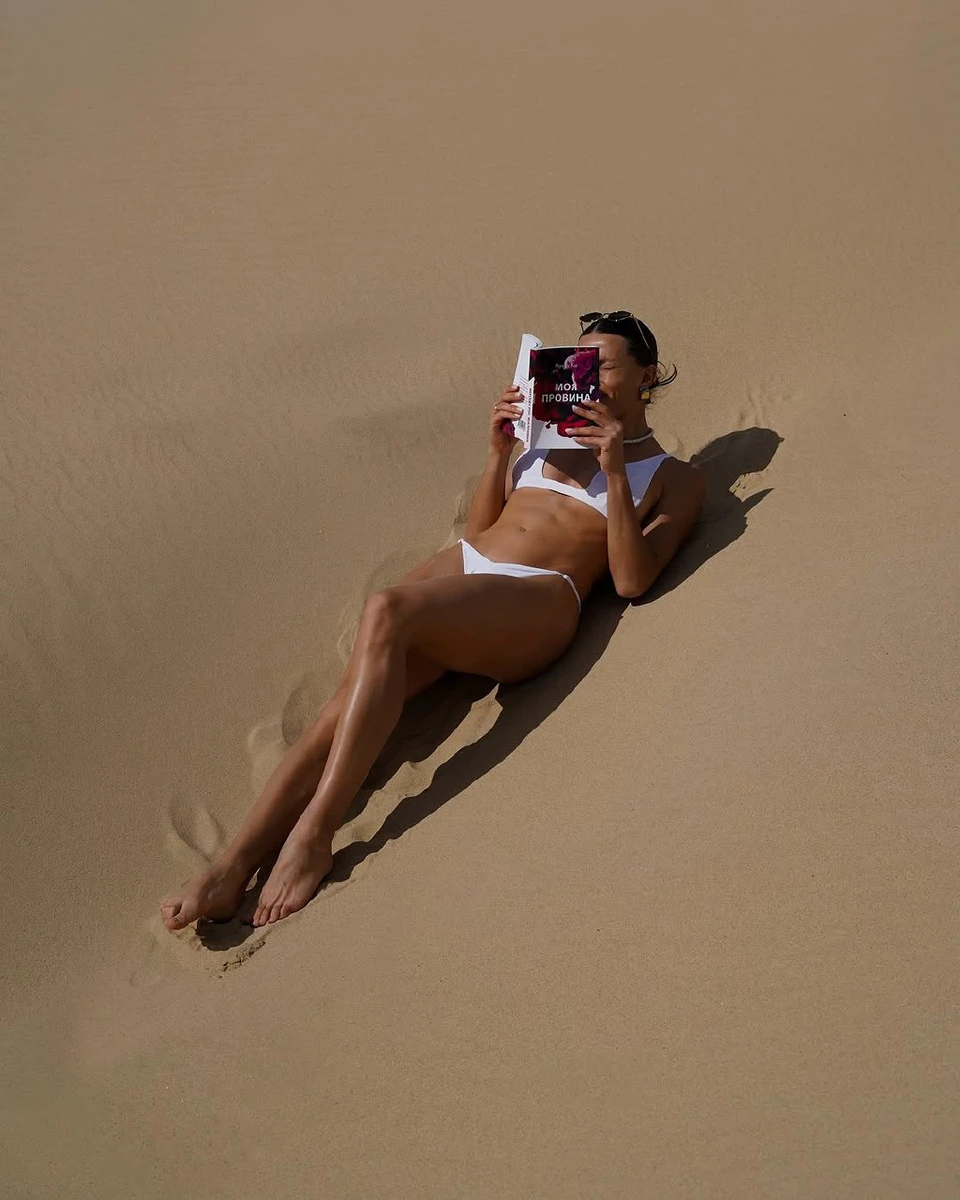 Тіло в купальнику