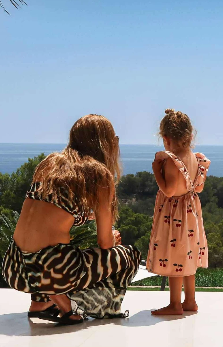 Наречена Стейтема замилувала фото з дочкою на відпочинку